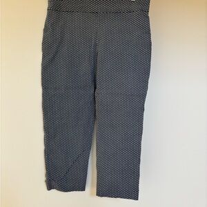 Attyre Monochrome Geometric Capris